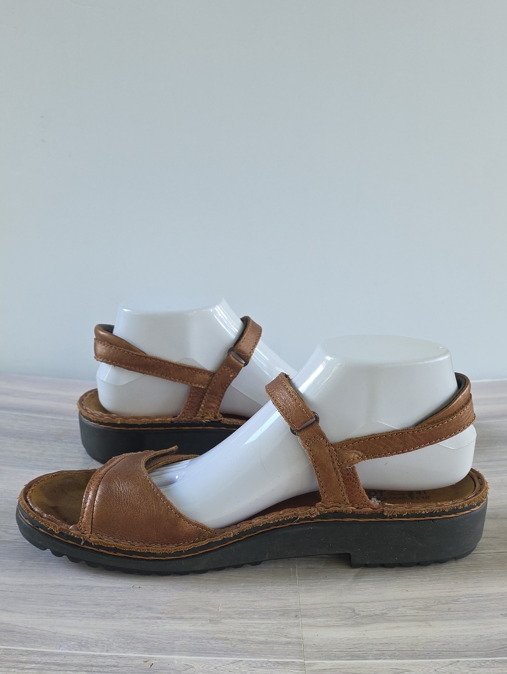 Naot Boho Granola Womens Leather Flat Strappy Walking Comfort Sandals Brown 10 - Picture 4 of 13